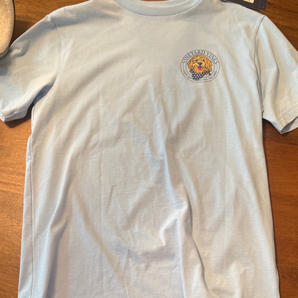 Vineyard Vines Pale Blue Tee with goldendoodle Emblem size xs NWT